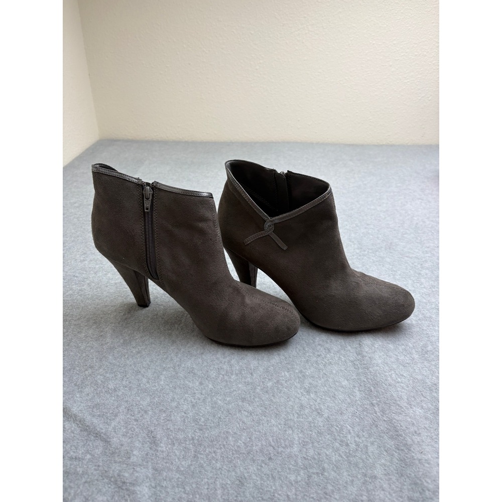 Predictions Womens Gray Faux Suede Ankle Boots Size 11 Side Zip High Heel 64475